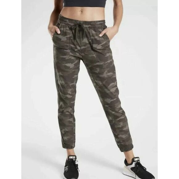 Athleta Farallon Camo Jogger Pants Olive Green Size 2 - Picture 1 of 8